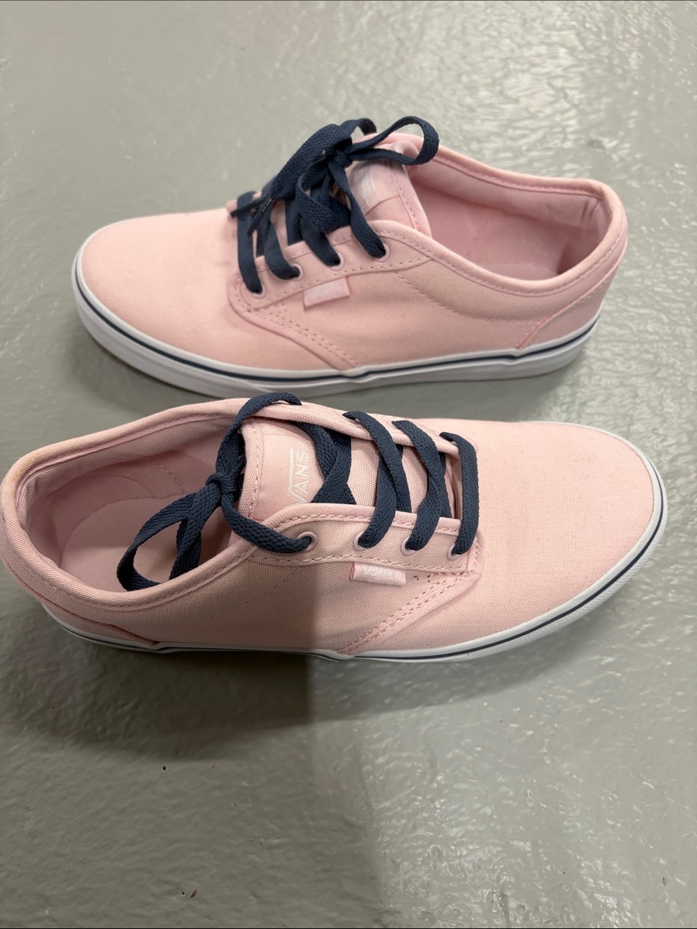 New Vans Kids Canvas Low-Top Sneakers in Light Pink with Navy Laces